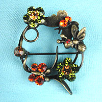 Wreath pin with crystal rhinestones